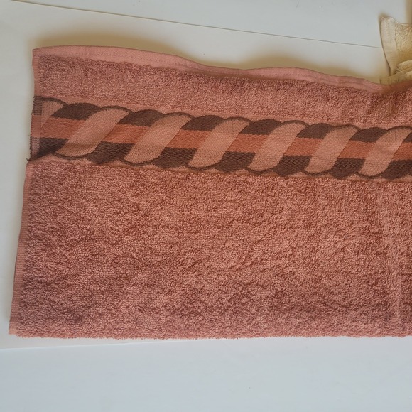 Other - NWT Vintage JC Penny Terracotta Bath Towel Medallion